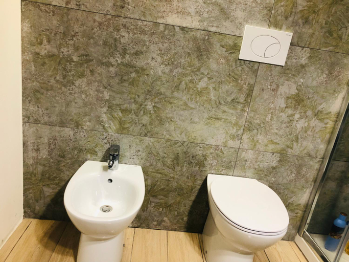 Bathroom 2, Dependance La Corte Pizzighettone, Lodi