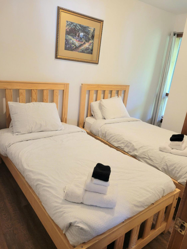 Bedroom 2, Mountain Trail-Smart TV-Self Check-In-Full Kitchen-Balcony-BBQ, Grey