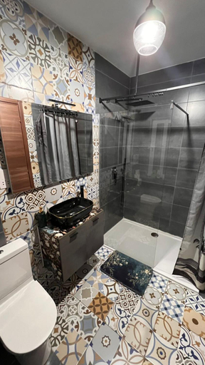 Bathroom 3, Airport Accommodation Bedroom with your own private Bathroom Self Check In and Self Check Out Air-co
