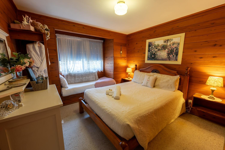 Bedroom 4, Sabo’s On Severn, Stanthorpe