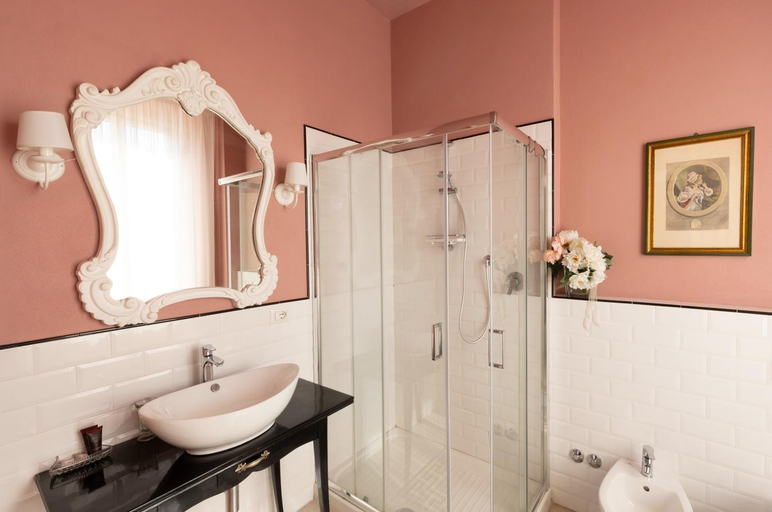 Bathroom 3, il buen retiro, Lucca