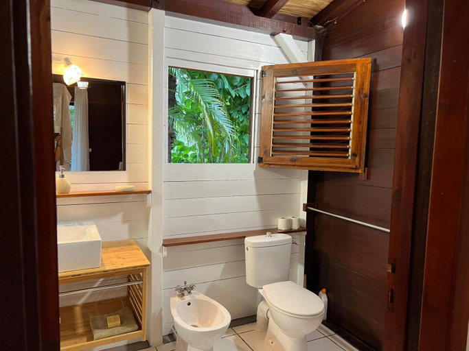 Bathroom 3, GWO CAILLOU - Gites creoles de charme, Bouillante