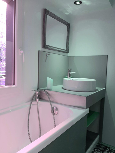 Bathroom 3, Colibri Loc, Maine-et-Loire