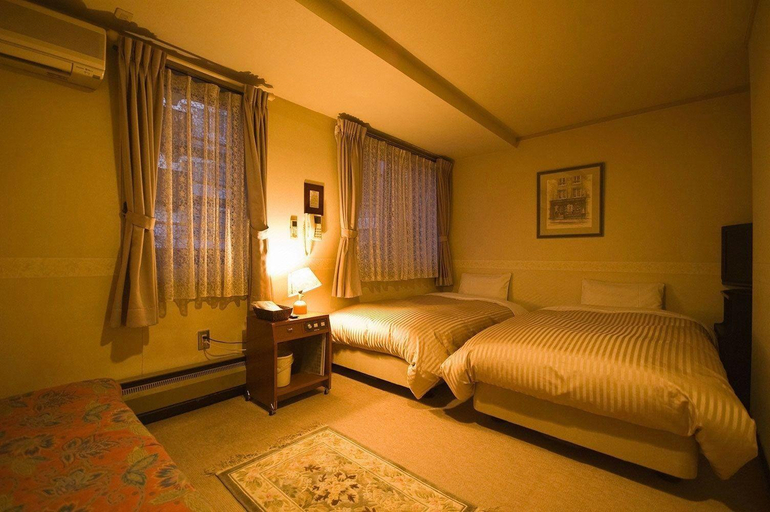 Bedroom 2, Little Grebe, Nagawa