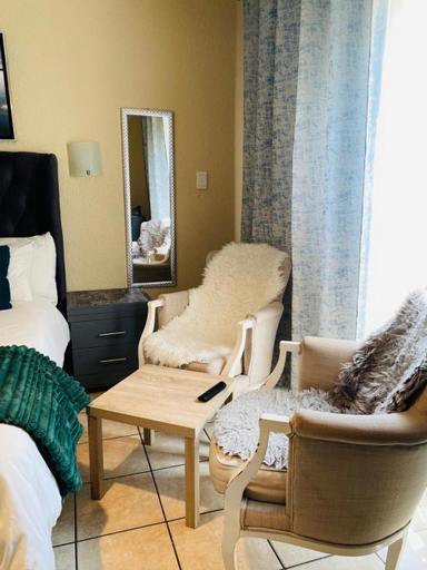 Others 3, Hatfield, Grosvenor Private apartment., City of Tshwane