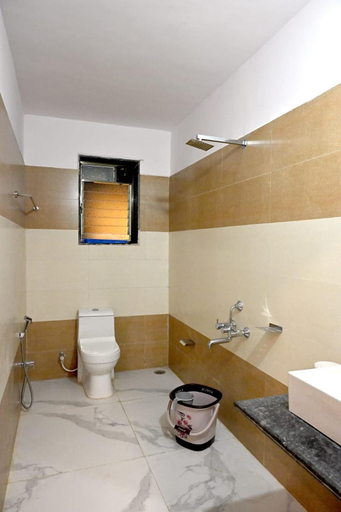 Bathroom 4, Hotel Sunrise, Panchgani, Satara