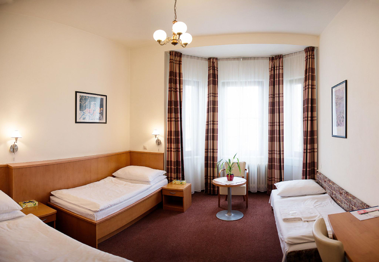 Bedroom 3, Hotel Grand, Uherské Hradiště