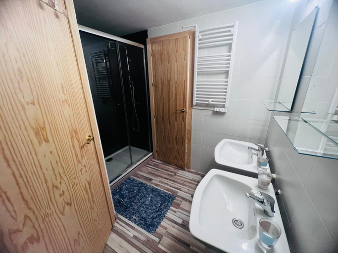 Bathroom 3, Apartamentos Bluettravel Parador 1, Granada