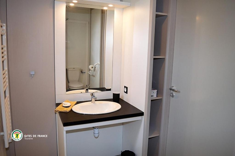 Bathroom 3, Cottages du Golf Fleuray-Amboise, Indre-et-Loire