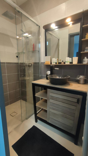 Bathroom, LOFT Descartes, Sarthe