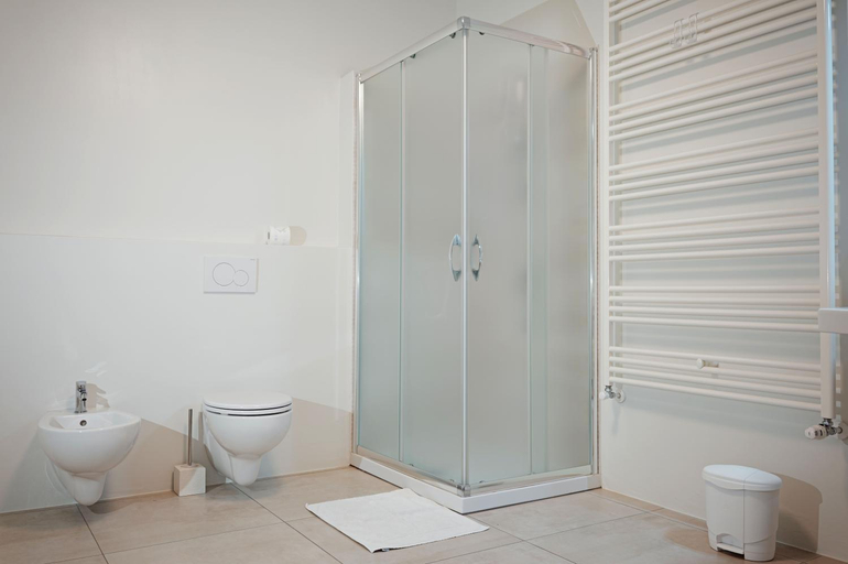 Bathroom 2, VAARAK, Oristano