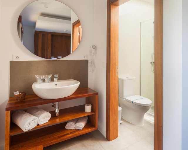 Bathroom 3, Casa dos Romeiros, Angra do Heroísmo