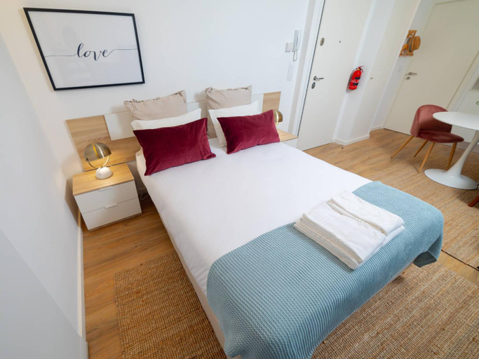 Bedroom 2, Ponte D Luis I Apartments, Porto