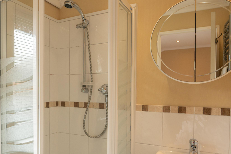Bathroom 3, 64 Meadow View, Devon