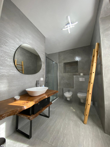 Bathroom 3, La Meridiana, Lecco