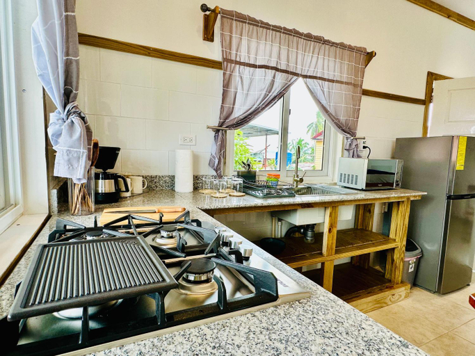 Others 5, Annies Apartments on 6th Street, Bocas del Toro