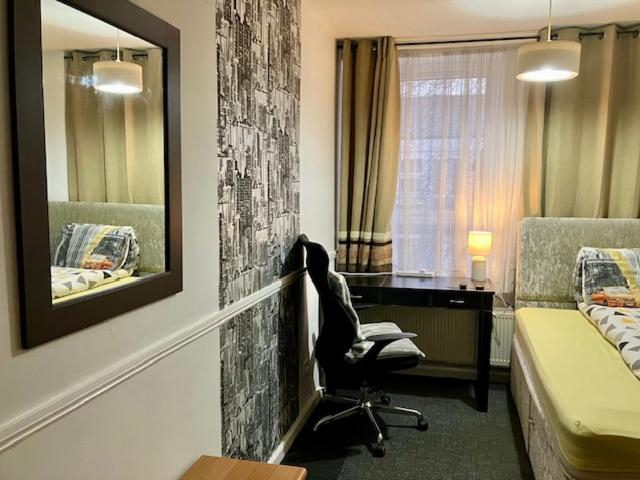 Bedroom 2, Private stay @ London-Stratford., London