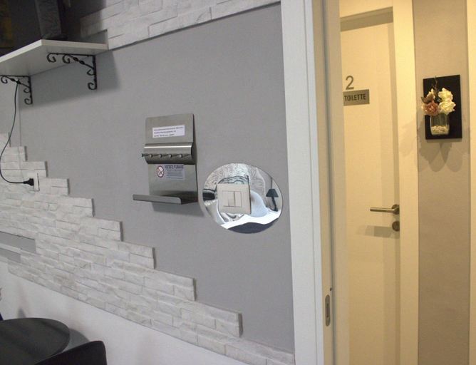Bathroom 2, Chloe's Rooms, Cagliari