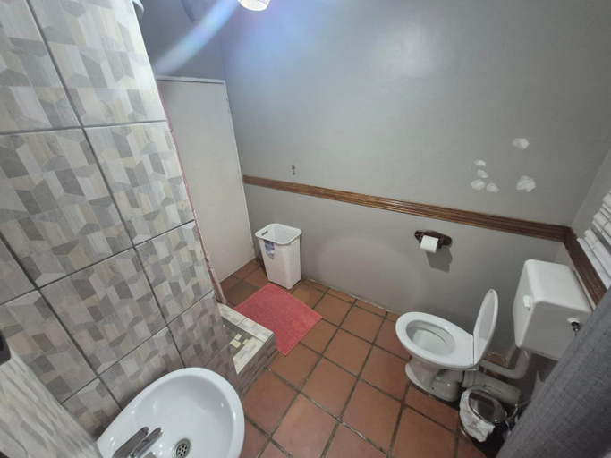 Bathroom 3, Woodhills Guest house, Gert Sibande