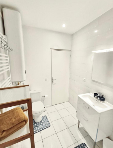 Bathroom 2, Appartemple, Seine-et-Marne
