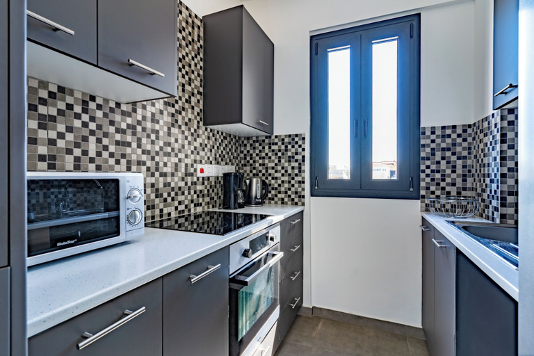 Private kitchen 2, Maryam's 2-BR Apt. With Pool & Balcony in Larnaca, Larnaca