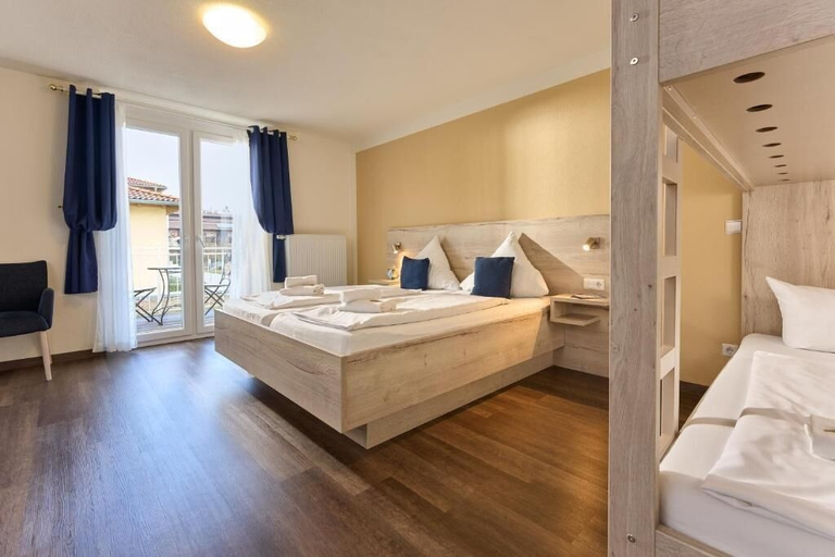 Bedroom 4, Hotel Apollon, Ortenaukreis
