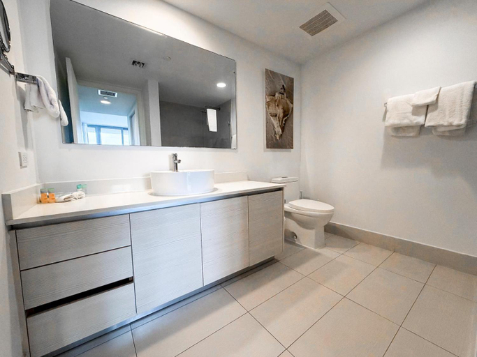Bathroom 2, Water View Building With Pool - 5-Min Walk To The Beach, Broward