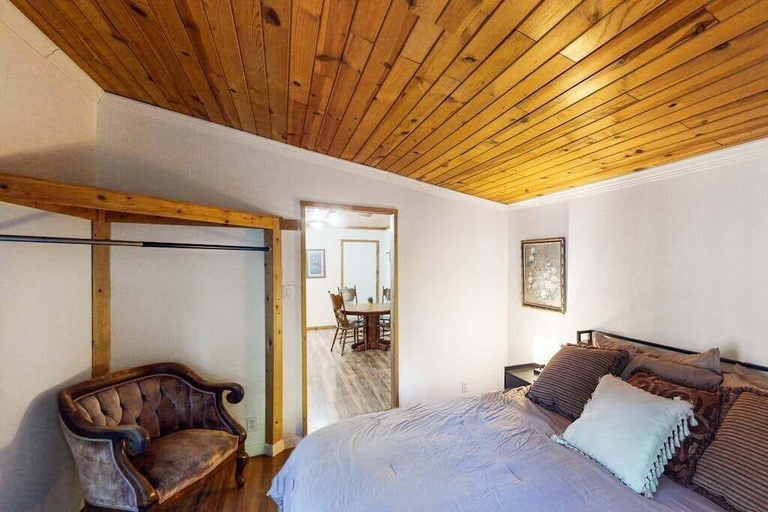 Room 4, Rouge Cobb Mountain Hotel - Cabin 4, Lake