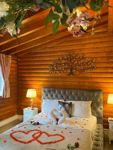 Bedroom 2, Kaoglen-Blossom-Hot tub-Cairngorms-Pet Friendly, Perthshire and Kinross