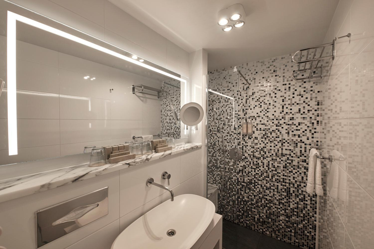 Bathroom 3, Hotel Saint-Aygulf, Var