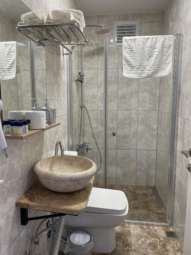 Bathroom 3, Parli Hotel, Gökçeada