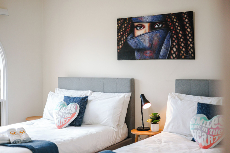 Room 2, StayAU Pet-Friendly 7BR Spacious Retreat, Latrobe - Morwell