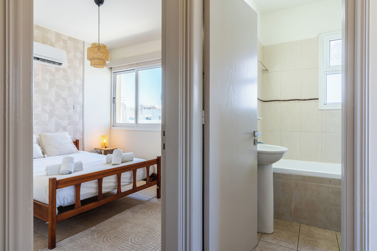 Room 4, Yellow Canvas 2-BR & Balcony in Larnaca, Larnaca