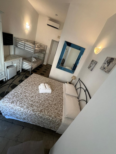 Bedroom 2, Vatican Leone IV, Rome