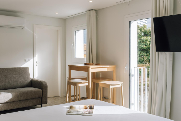 Bedroom 2, Lisbon Oriente Suites by Olala Homes, Lisbon