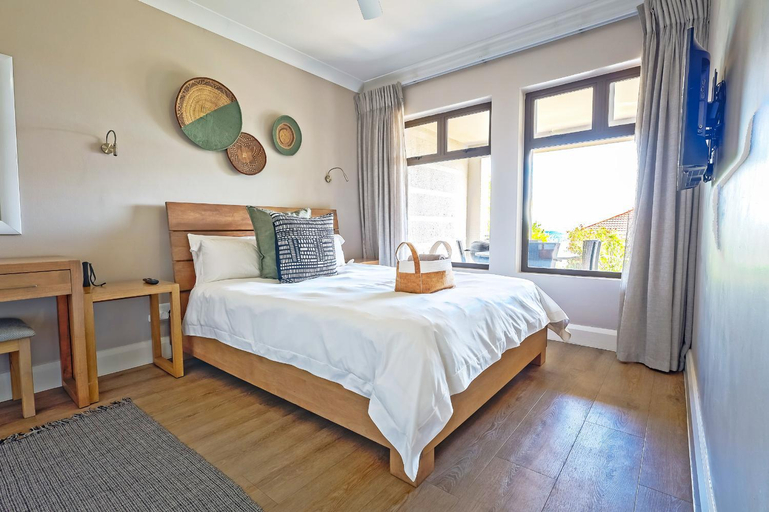 Bedroom, Castleton Garden Apartments by Plett-Info, Eden