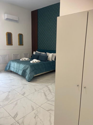 Bedroom 2, DOMUS LUIGI LEONE 2, Napoli