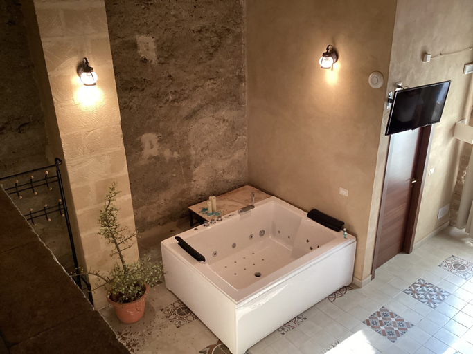 Bathroom, Casale Ciricò, Syracuse