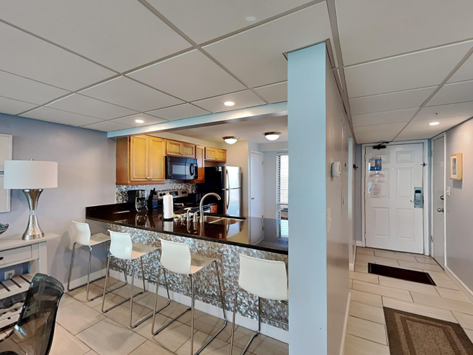 Food & Drinks, Edgewater Tower 3 Unit 1204 su-9112EDGEE31204EW-210, Bay