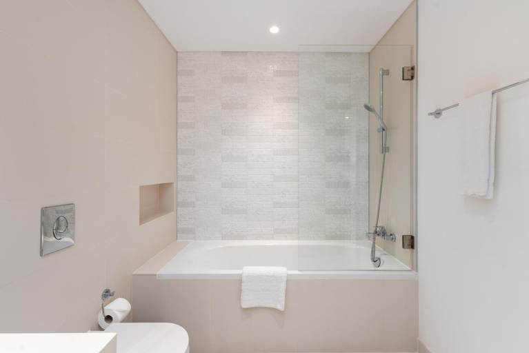 Bathroom 3, Sunrise Bay, Emaar Beachfront Dubai Harbour - Mint Stay, Dubai