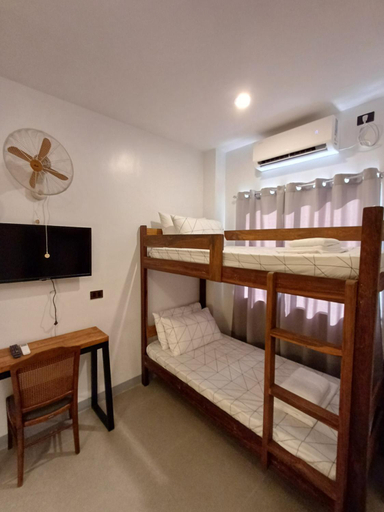 Bedroom 1, Elisha's Guest House, Coron