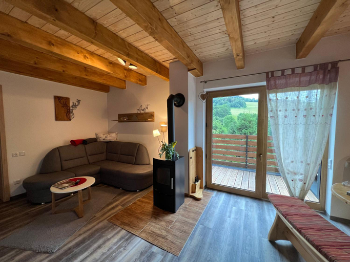 Shared lounge/TV area 5, BergNest Ferienhauser "Haus mit Herz", Erzgebirgskreis