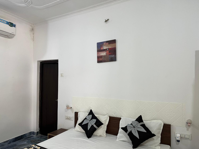 Bedroom 2, Sunrise Bed & Breakfast, Chhatarpur