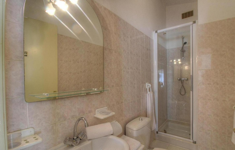 Bathroom 3, L'AMANDIER -LE FIGUIER-LES LAURIERS ROSES, Corse-du-Sud