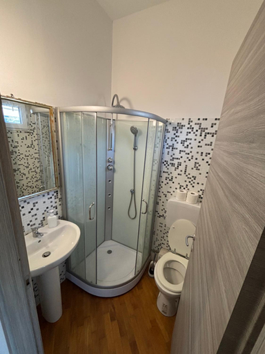 Bathroom 5, Casa Alighieri, Cosenza