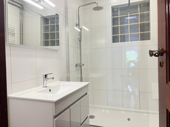 Bathroom 3, Villa do Monte, Porto Moniz