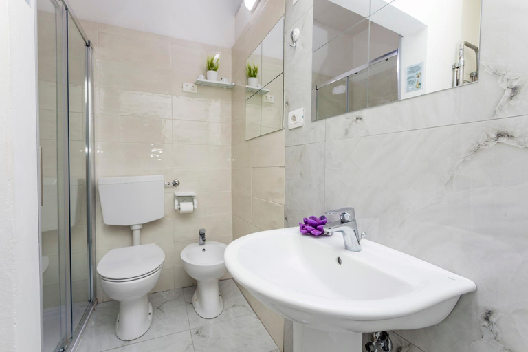 Bathroom 2, Sicilia home, Catania