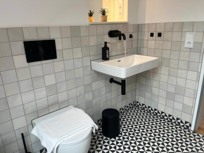 Bathroom 2, Alpen Lodge in Osterhofen - Berge, Ruhe & Natur, Miesbach