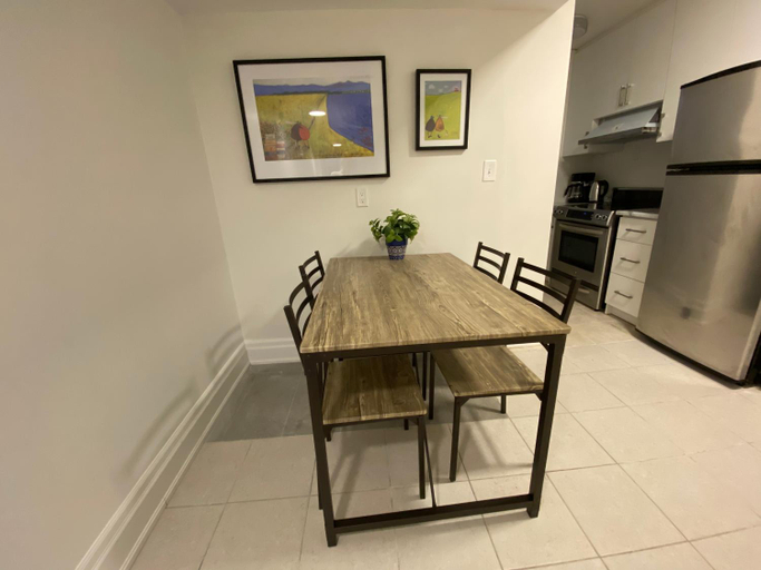 Others 3, Yorkmills and Bayview !A Spacious and Modern Private Bdr with Shared Bathroom, Toronto