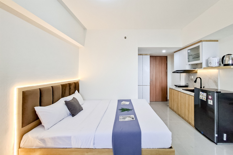 Bedroom 5, Comfy Studio with City View at Cisauk Point Apartment By Travelio, Tangerang
